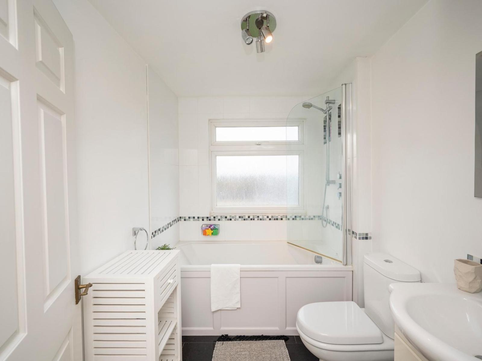 Spacious 3bedroom House Near Crystal Palace Pass The Keys *