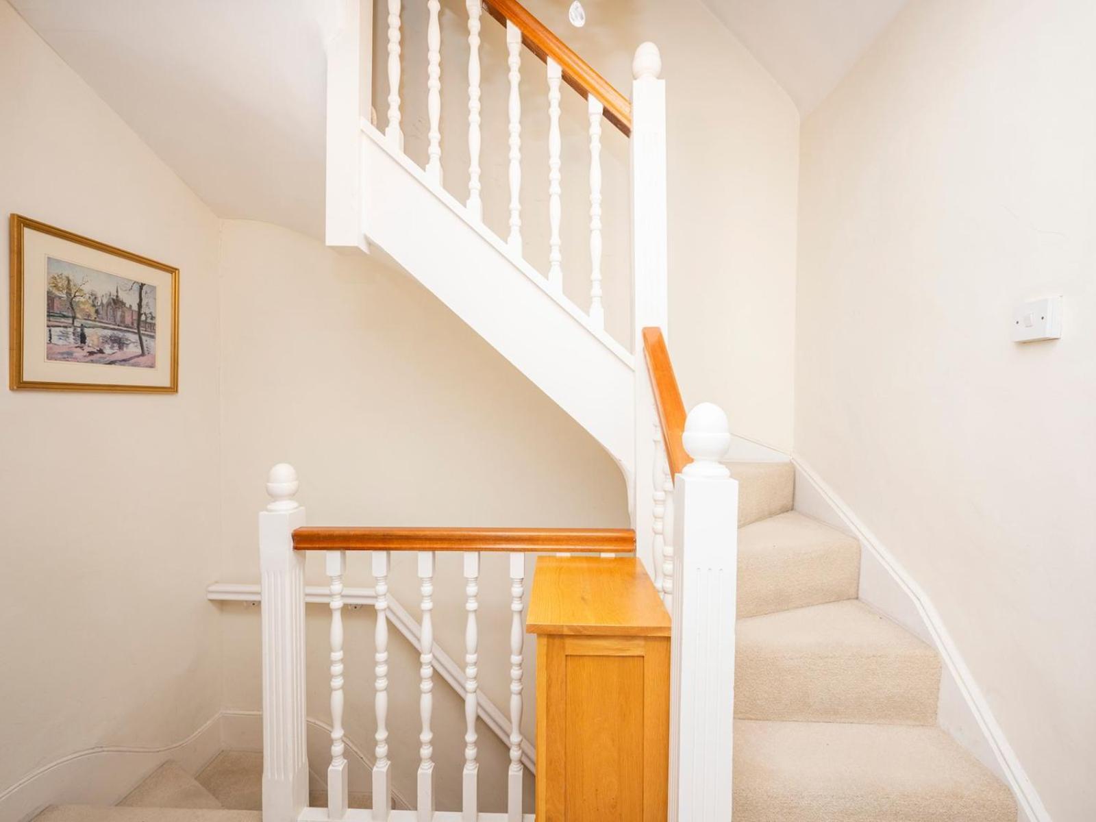 Spacious 3bedroom House Near Crystal Palace Pass The Keys