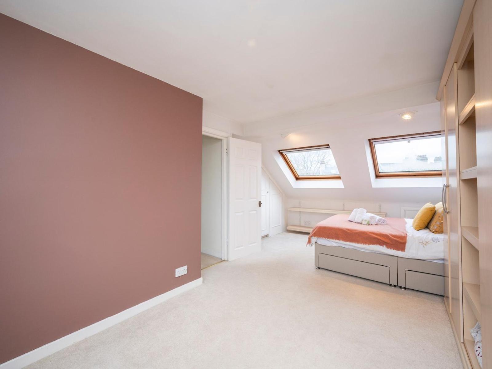 Spacious 3bedroom House Near Crystal Palace Pass The Keys *