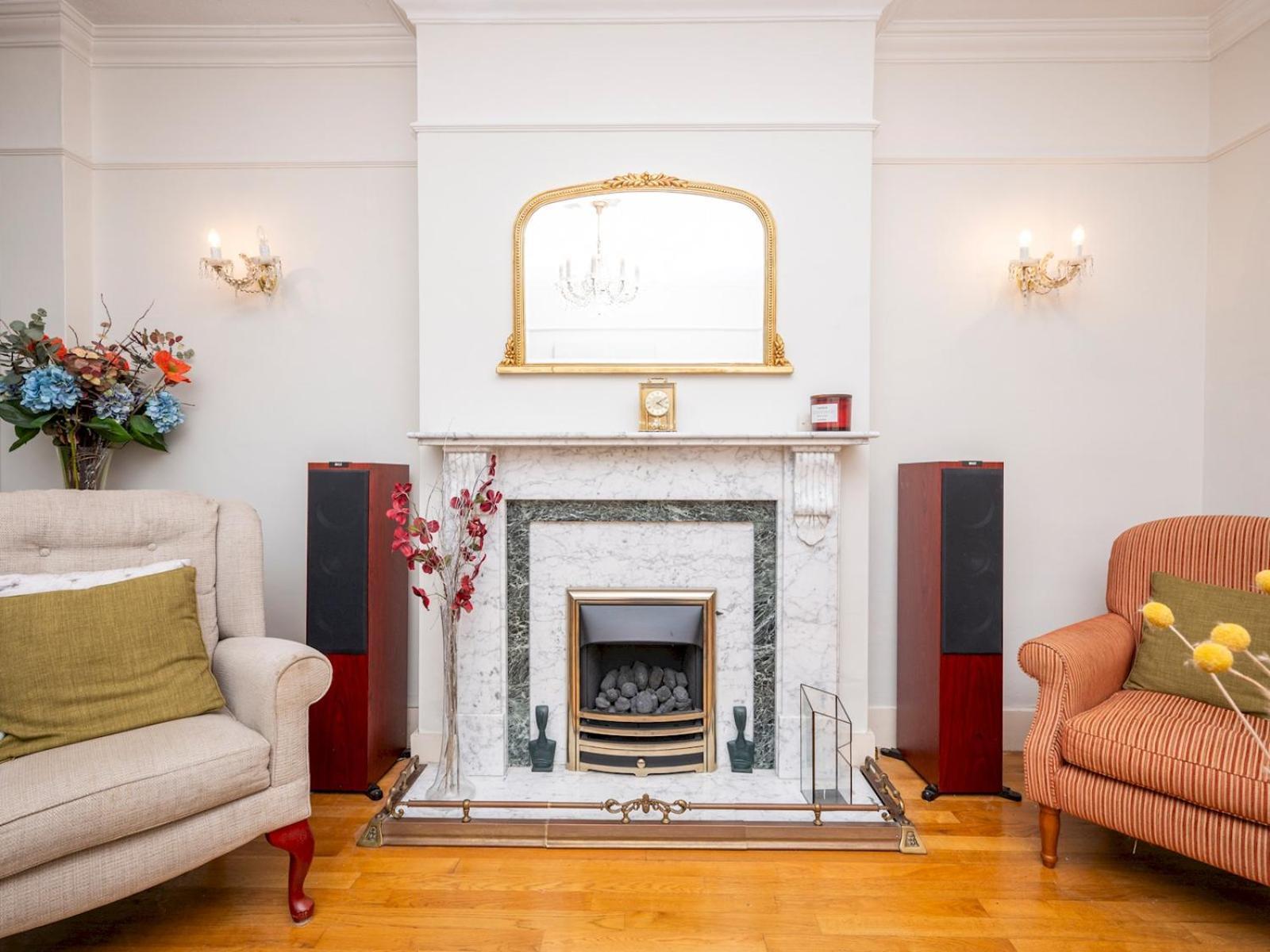 Spacious 3bedroom House Near Crystal Palace Pass The Keys Londra