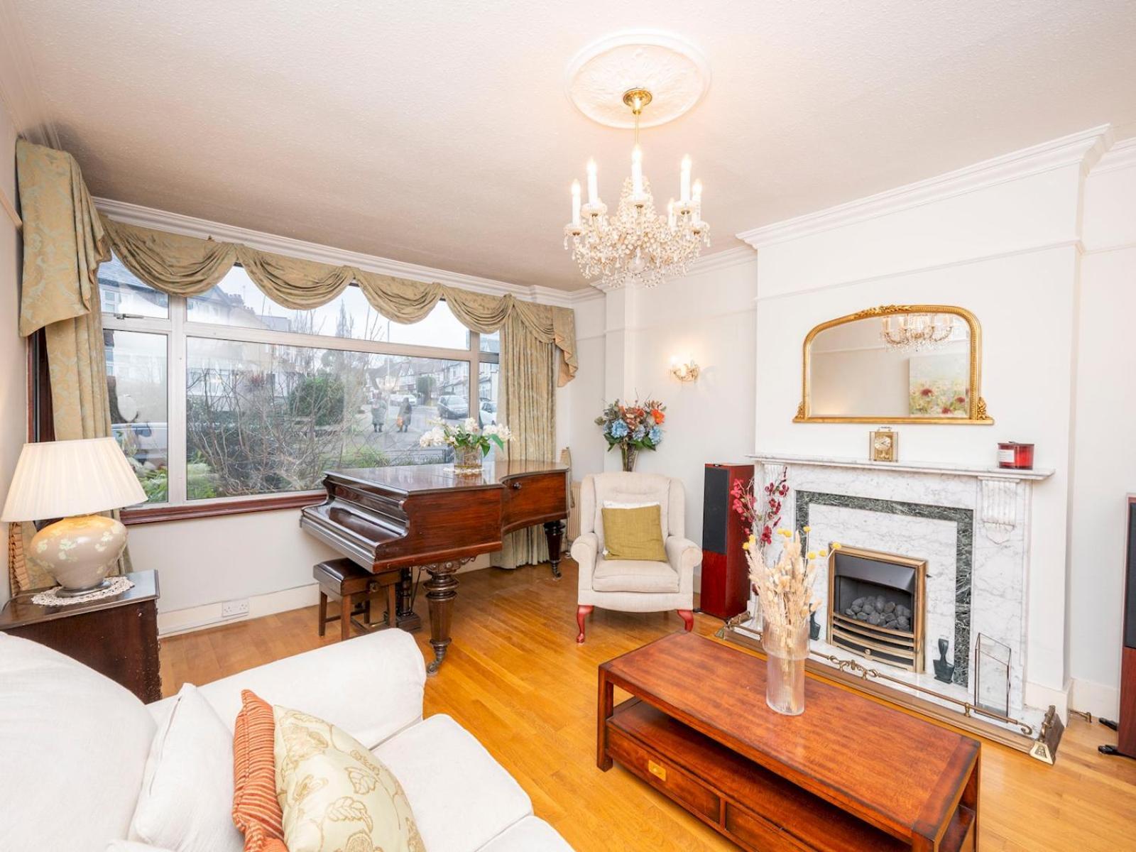 Spacious 3bedroom House Near Crystal Palace Pass The Keys * Londra