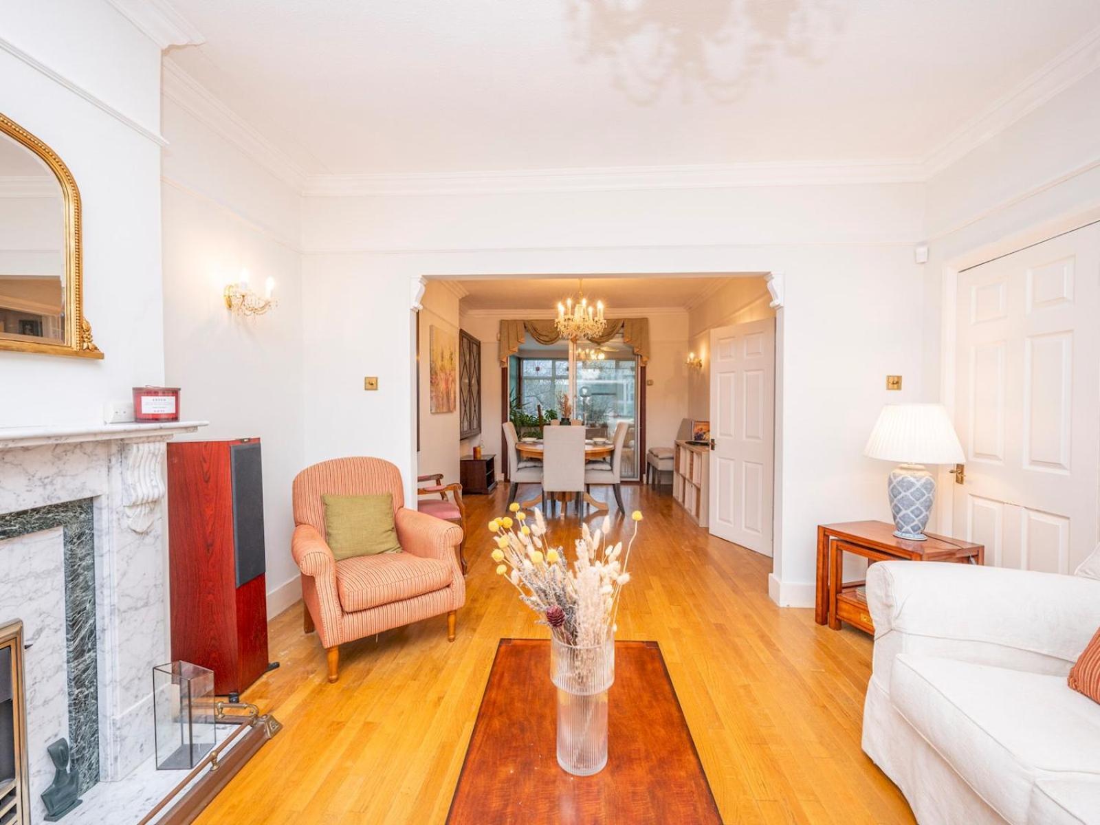 Spacious 3bedroom House Near Crystal Palace Pass The Keys *